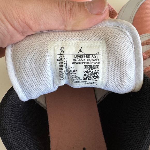 AIR JORDAN | Madder Root & Black Low 1 - Picture 2 of 5